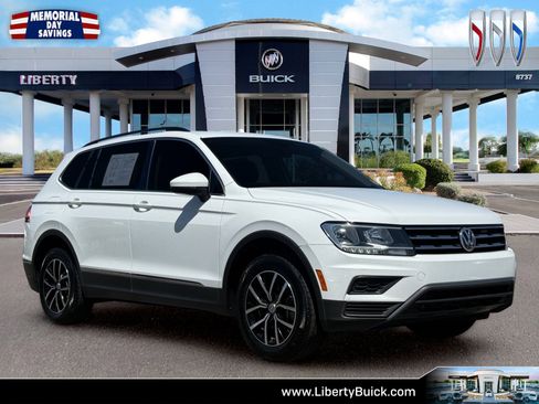 Used 2021 Volkswagen Tiguan SE w/ Panoramic Sunroof Package FWD image 1