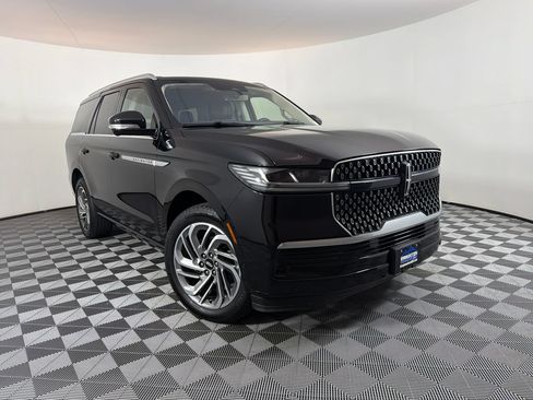 Used 2025 Lincoln Navigator Reserve AWD/4WD image 1