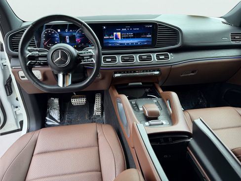 Used 2024 Mercedes-Benz GLS 450 4MATIC image 2