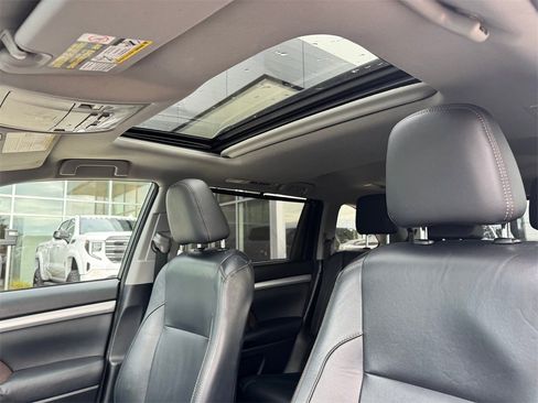 Used 2015 Toyota Highlander XLE image 53