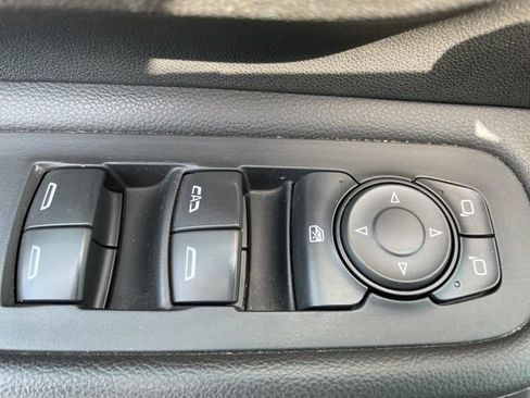 Used 2022 GMC Terrain SLT w/ Tech Package FWD image 16