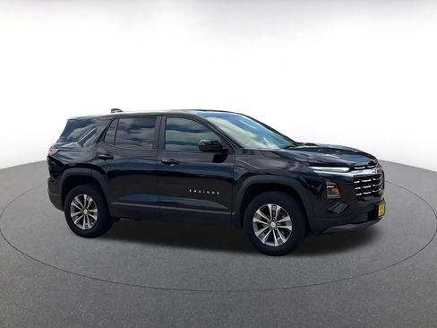 Used 2025 Chevrolet Equinox LT FWD image 2