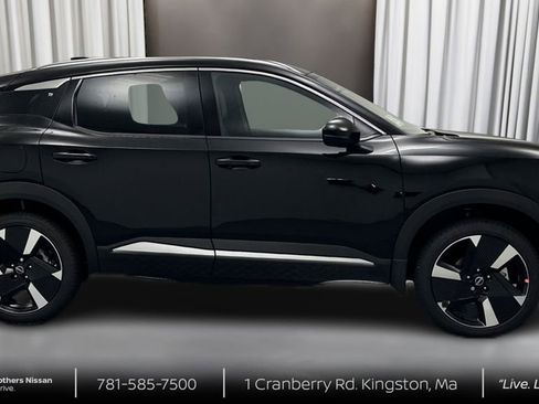 New 2025 Nissan Kicks SR w/ SR Premium Package image 4