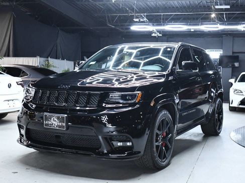 Used 2018 Jeep Grand Cherokee SRT image 7