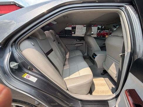 Used 2012 Toyota Camry XLE w/ Leather Pkg FWD image 12