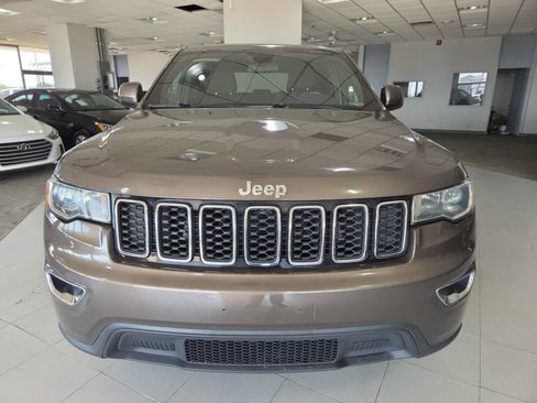 Used 2021 Jeep Grand Cherokee Laredo AWD/4WD image 2