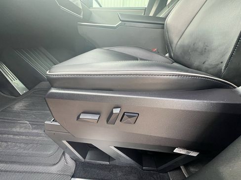 Used 2024 Tesla Cybertruck AWD Crew Cab image 18