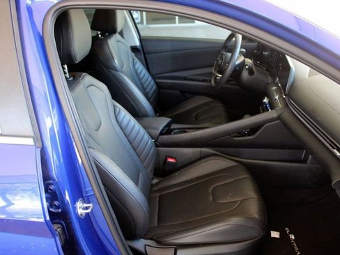 Used 2025 Hyundai Elantra Limited FWD image 12