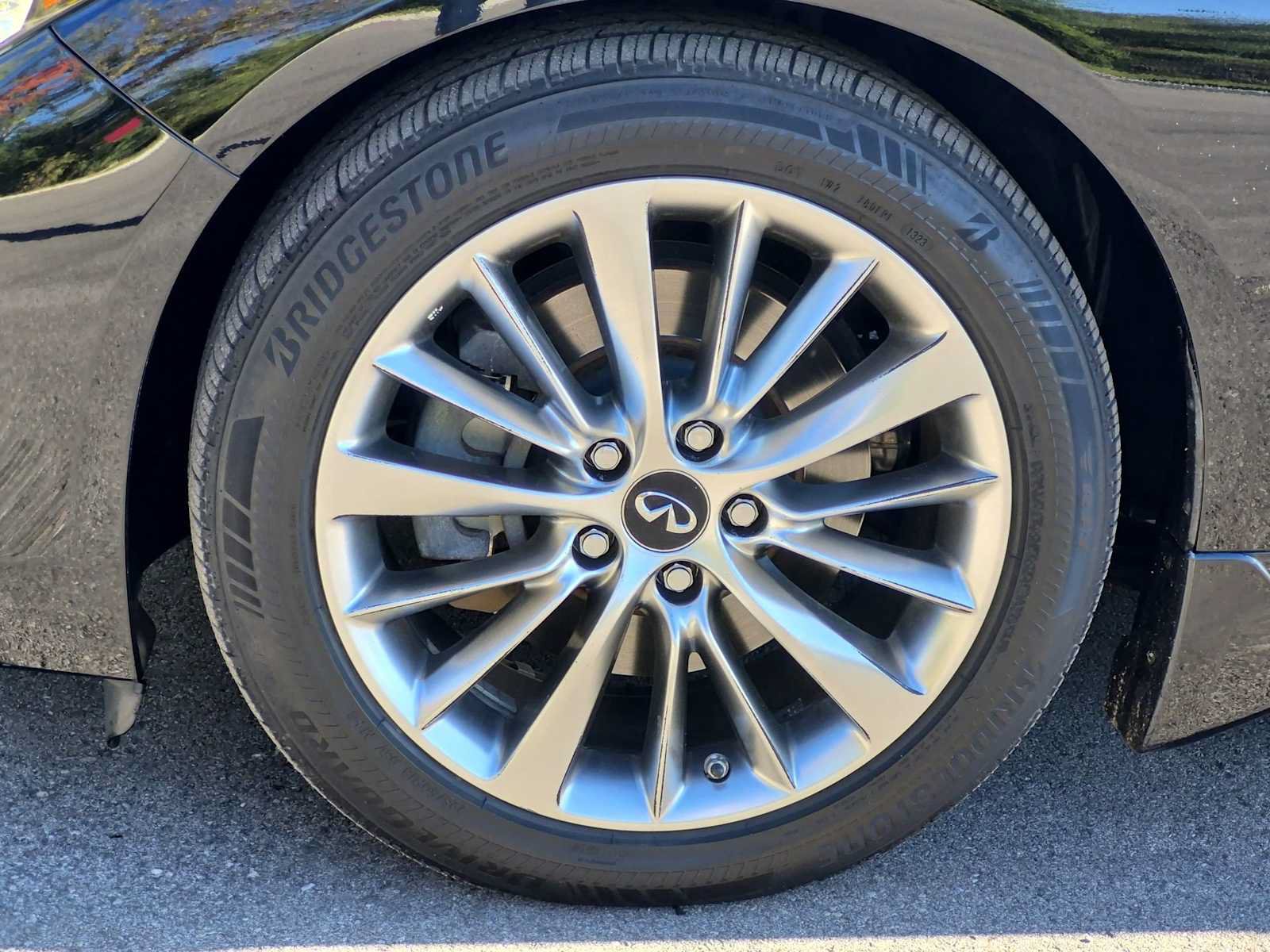 Used 2019 INFINITI Q50 Luxe w/ Essential Package (3.0T Luxe) AWD/4WD image 14