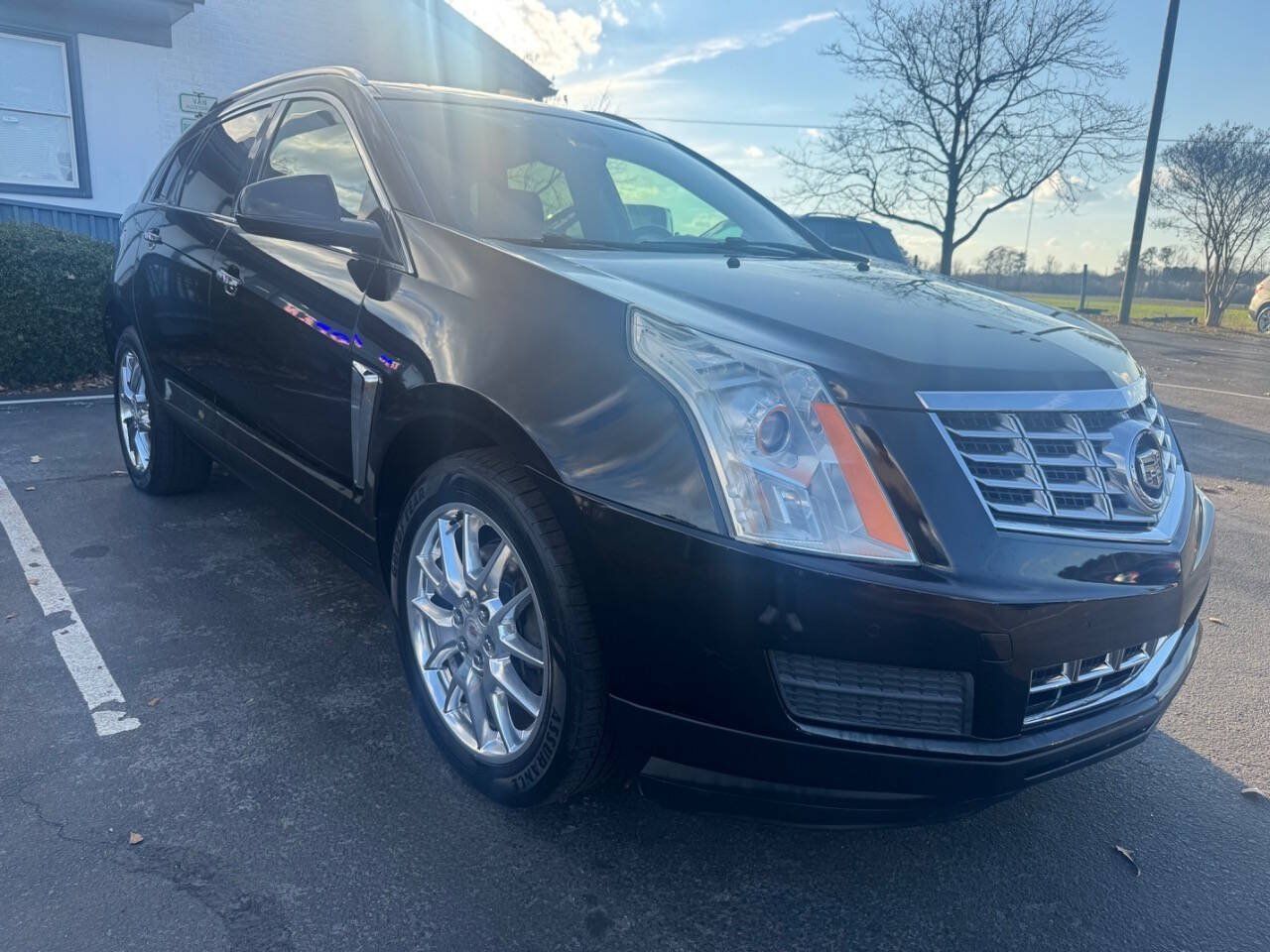 Used 2014 Cadillac SRX Luxury w/ Driver Awareness Package FWD image 2
