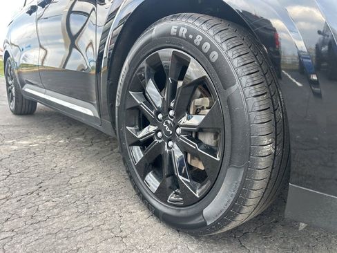 Used 2022 Kia Carnival SX Prestige image 11