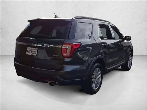 Used 2018 Ford Explorer XLT w/ Equipment Group 202A AWD/4WD image 5