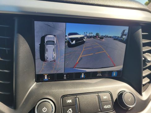 Used 2022 GMC Acadia SLT w/ Technology Package FWD image 18