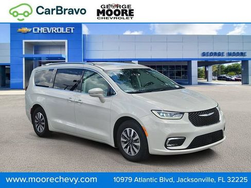 Used 2021 Chrysler Pacifica Touring-L FWD image 1
