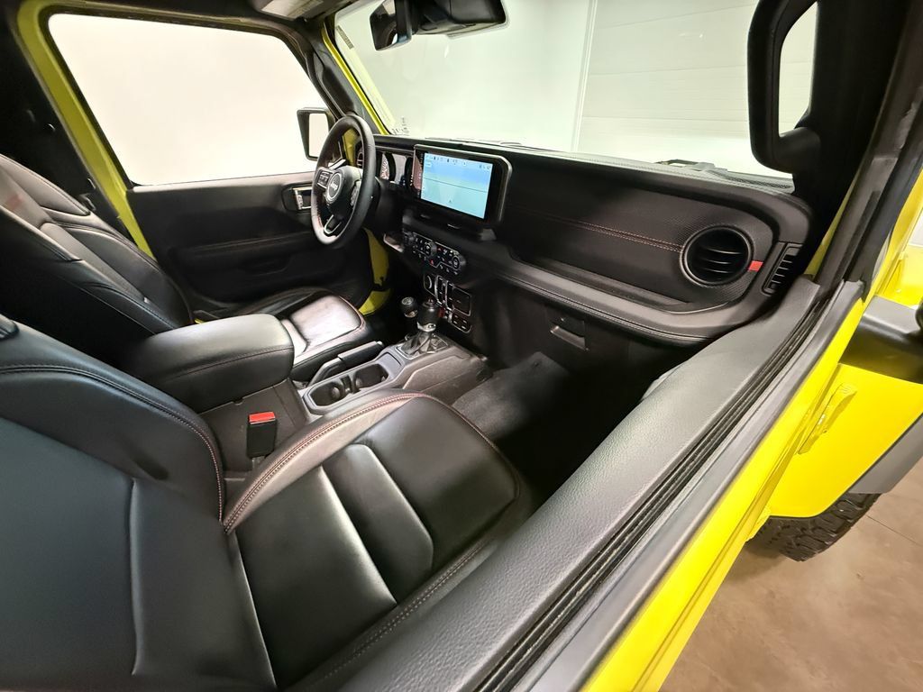 Used 2024 Jeep Wrangler Unlimited Rubicon AWD/4WD image 61