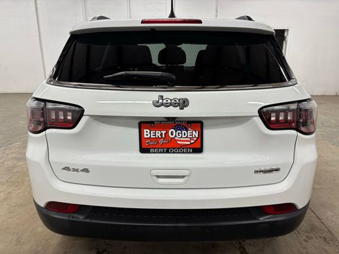 Used 2022 Jeep Compass Latitude w/ Sun and Sound Group AWD/4WD image 6