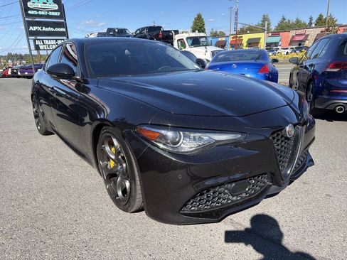 Used 2019 Alfa Romeo Giulia Ti Sport w/ Quick Order Package 22S Sport AWD/4WD image 5