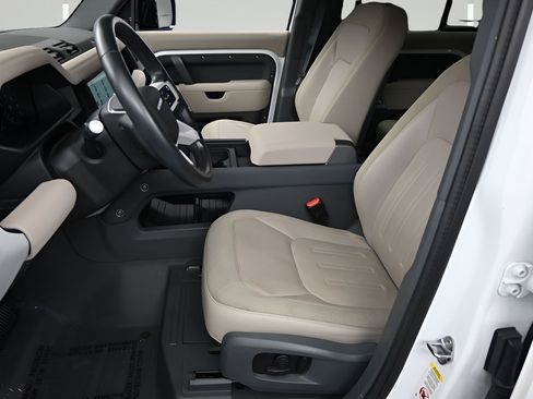 Used 2020 Land Rover Defender 110 SE AWD/4WD image 4