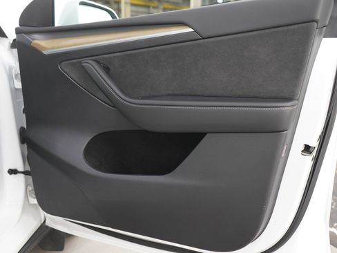 Used 2023 Tesla Model Y Long Range AWD/4WD image 9