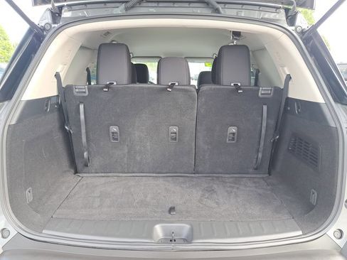 Used 2023 Nissan Pathfinder S image 9