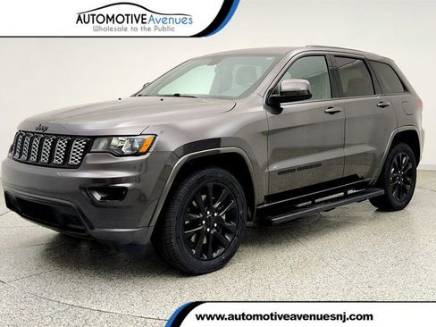 Used 2021 Jeep Grand Cherokee Laredo X AWD/4WD image 1