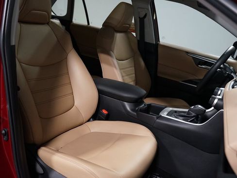 Certified 2022 Toyota RAV4 XLE Premium FWD image 27