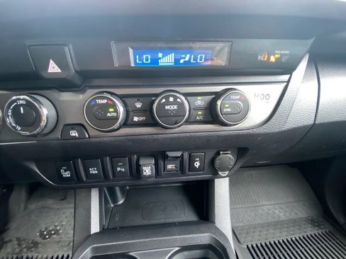 Used 2023 Toyota Tacoma TRD Off-Road w/ Technology Package AWD/4WD image 27