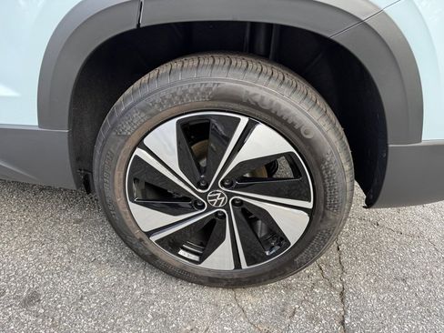 New 2026 Volkswagen Taos SE image 22