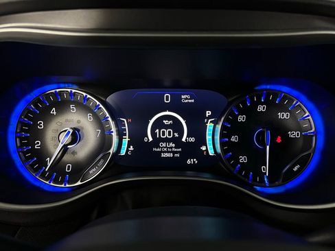 Used 2024 Chrysler Pacifica Touring-L image 15