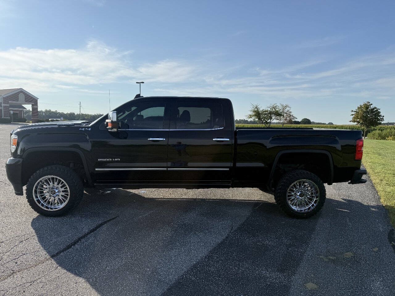 Used 2019 GMC Sierra 2500 SLT w/ Duramax Plus Package AWD/4WD image 9