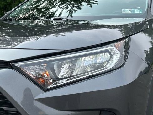Used 2021 Toyota RAV4 XLE AWD/4WD image 9