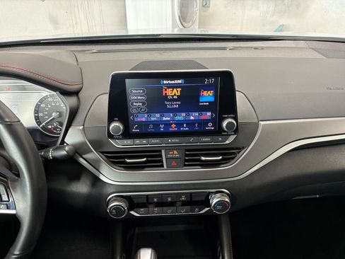 Used 2025 Nissan Altima 2.5 SR image 17