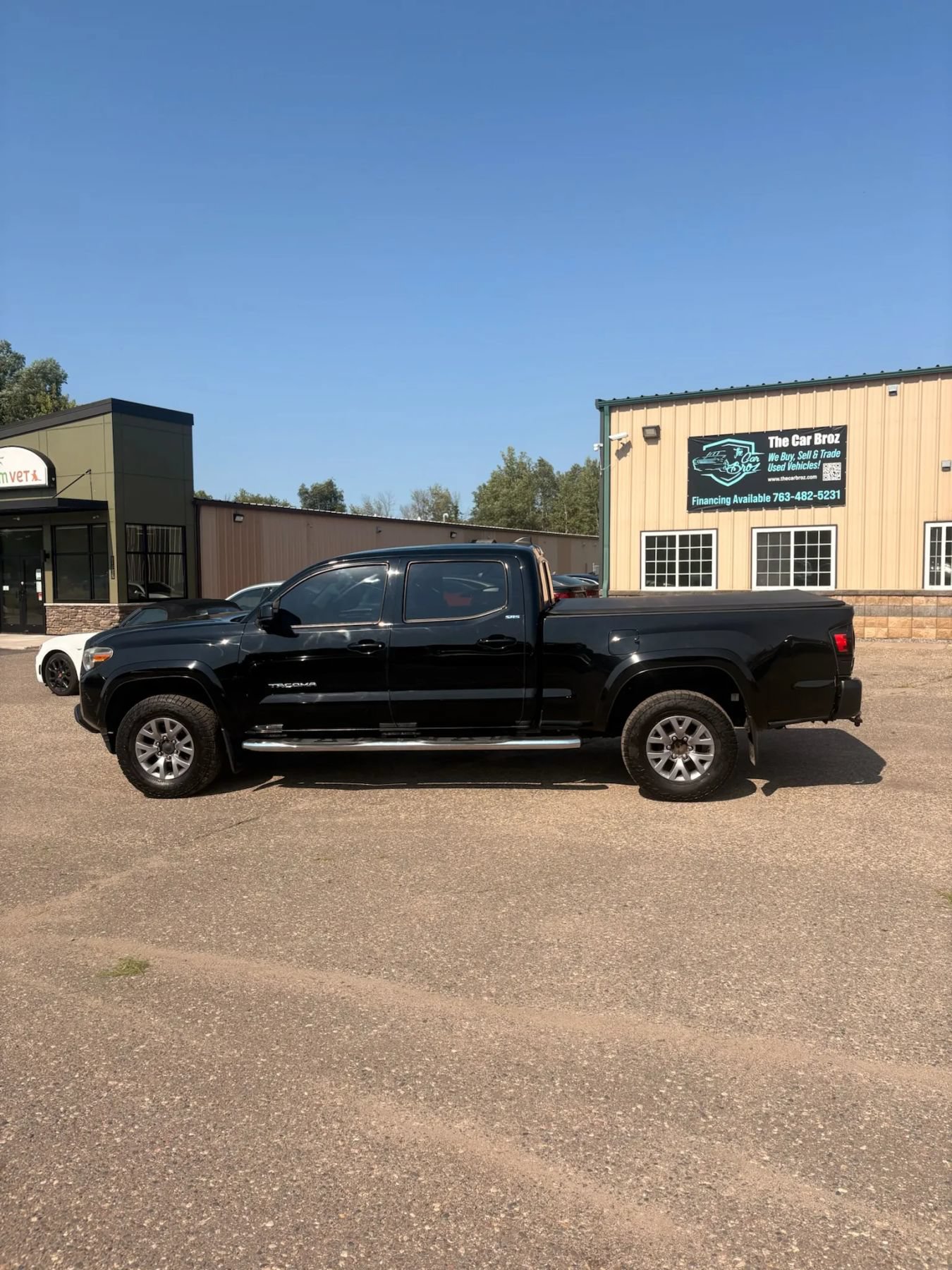 Used 2017 Toyota Tacoma SR5 w/ Tow Package AWD/4WD image 8