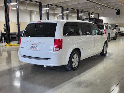 Used 2012 Dodge Grand Caravan Crew FWD image 7