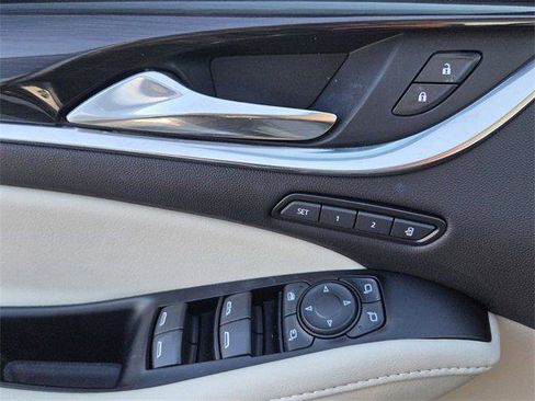 Used 2023 Buick Enclave Premium image 17