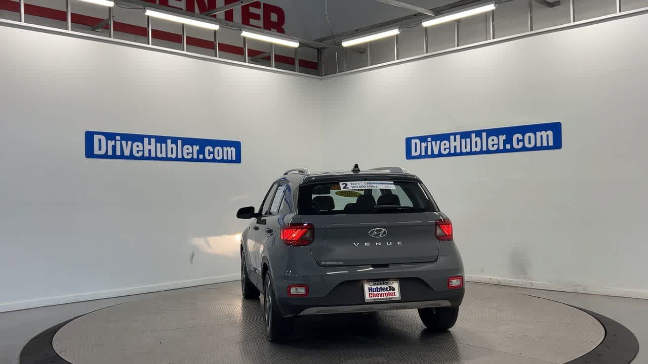 Used 2022 Hyundai Venue SEL FWD image 9