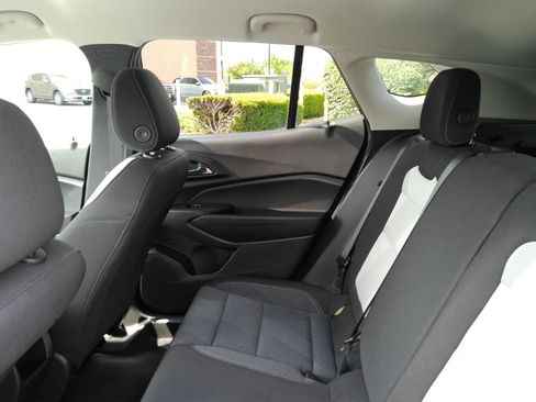 Used 2024 Chevrolet Trax LS w/ LS Convenience Package FWD image 12