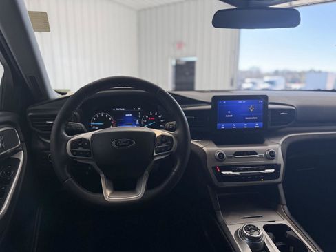 Certified 2023 Ford Explorer XLT w/ Class IV Trailer Tow Package image 12