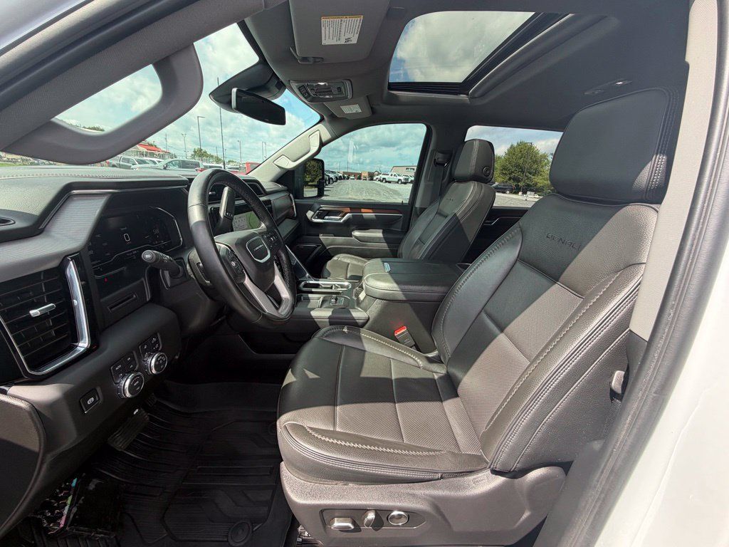 Used 2025 GMC Sierra 2500 Denali AWD/4WD image 2