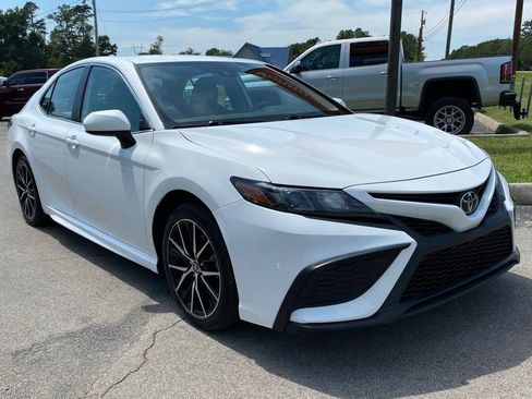 Used 2021 Toyota Camry SE FWD image 2