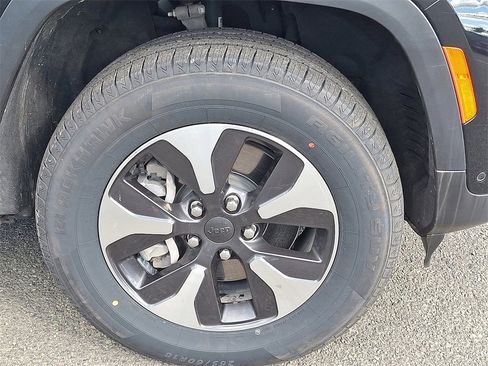 Used 2023 Jeep Grand Cherokee 4WD 4xe w/ Luxury Tech Group II image 9