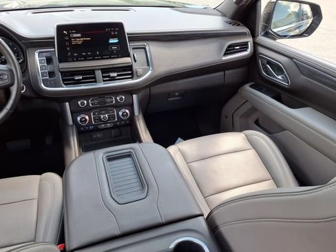 Used 2022 GMC Yukon SLT w/ SLT Premium Package image 15