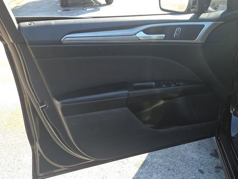 Used 2020 Ford Fusion SE image 20