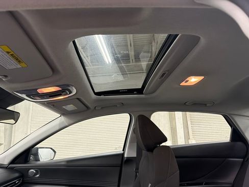 Used 2025 Hyundai Elantra SEL image 10