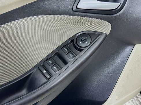 Used 2014 Ford Focus SE image 16