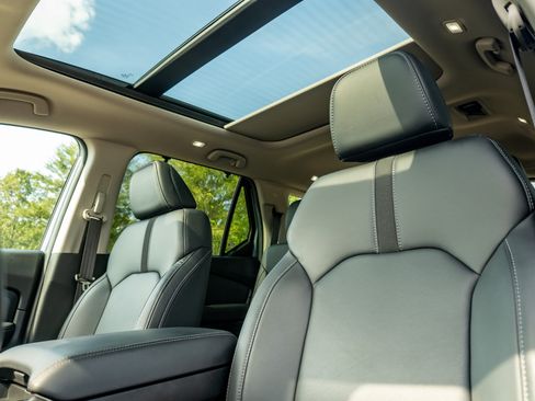 Used 2025 Honda Pilot Touring image 13