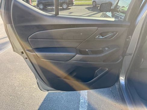 Used 2018 Chevrolet Traverse LT w/ LPO, Black Accent Package image 21