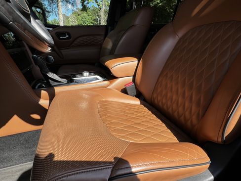 Used 2024 INFINITI QX80 Sensory image 17