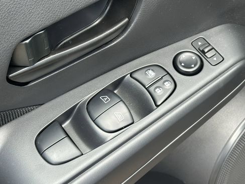 New 2025 Nissan Kicks Play S image 19