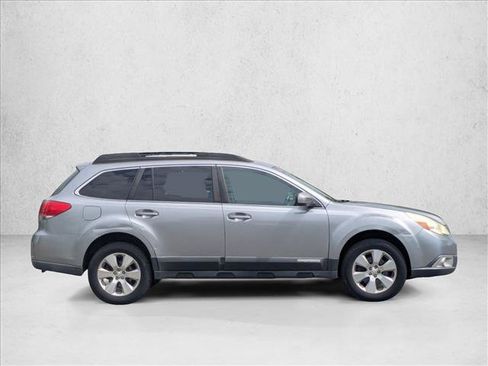 Used 2011 Subaru Outback 3.6R Limited AWD/4WD image 4